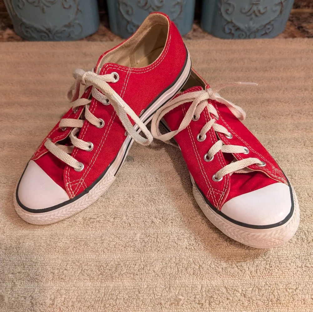 Converse All Star Kids Red Canvas Sneakers Youth Size 3.